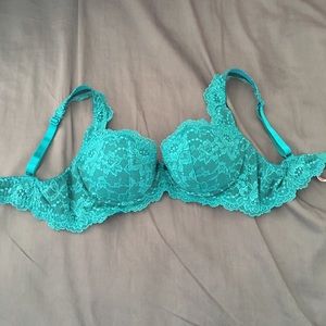 Women’s laced bra